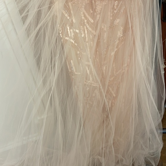 MONIQUE LHUILLIER – SPRING 2015 – BEFORE SUNRISE COLLECTION PINK BEADED GOWN - Picture 10 of 14